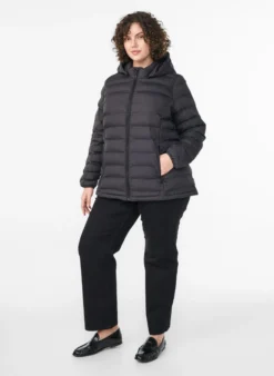 Wasserabweisende leichte Jacke mit Kapuze