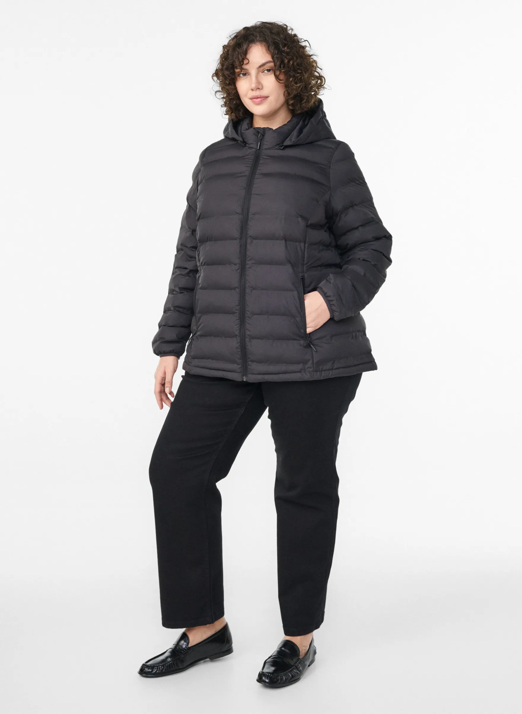 Wasserabweisende leichte Jacke mit Kapuze