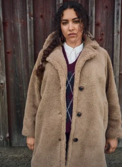 Weiche Teddyjacke mit Knöpfen und Kragen