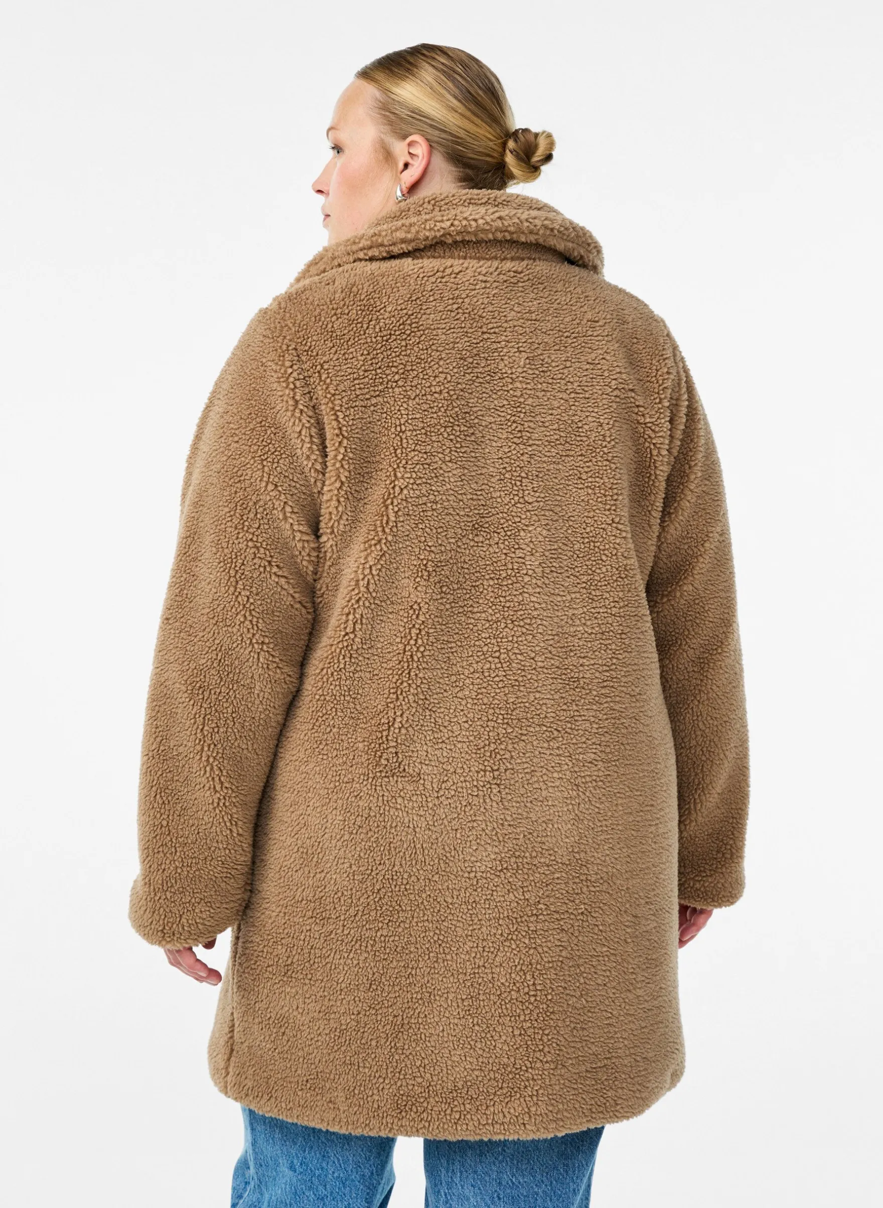 Weiche Teddyjacke mit Knöpfen und Kragen