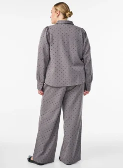 Weite Hose mit hoher Taille