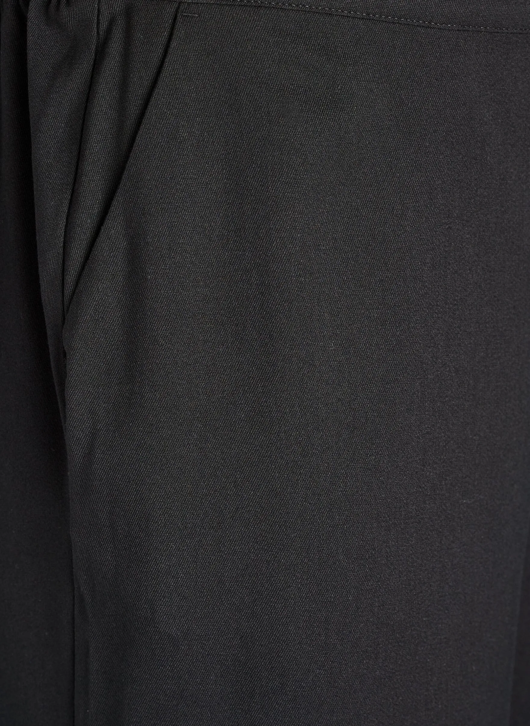 Weite Hose mit hoher Taille