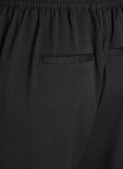 Weite Hose mit hoher Taille