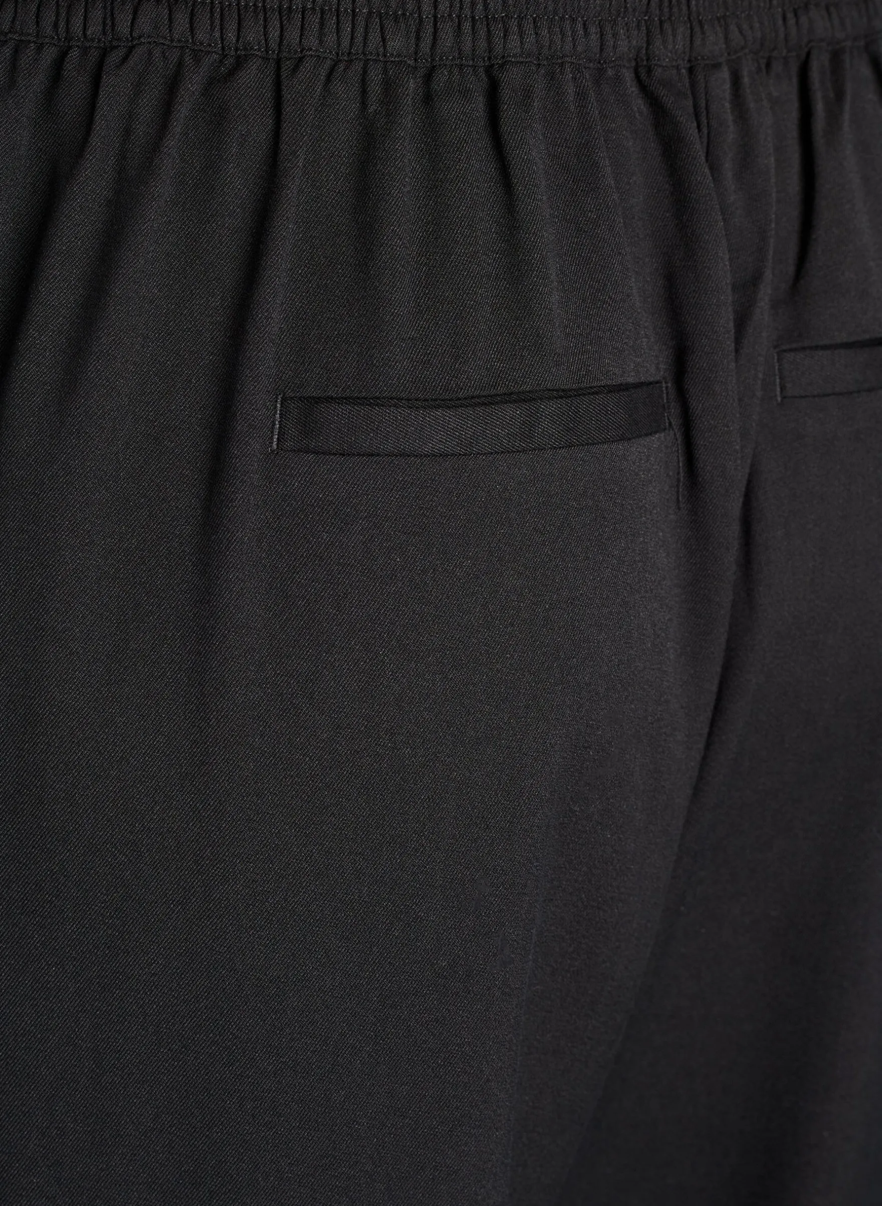 Weite Hose mit hoher Taille