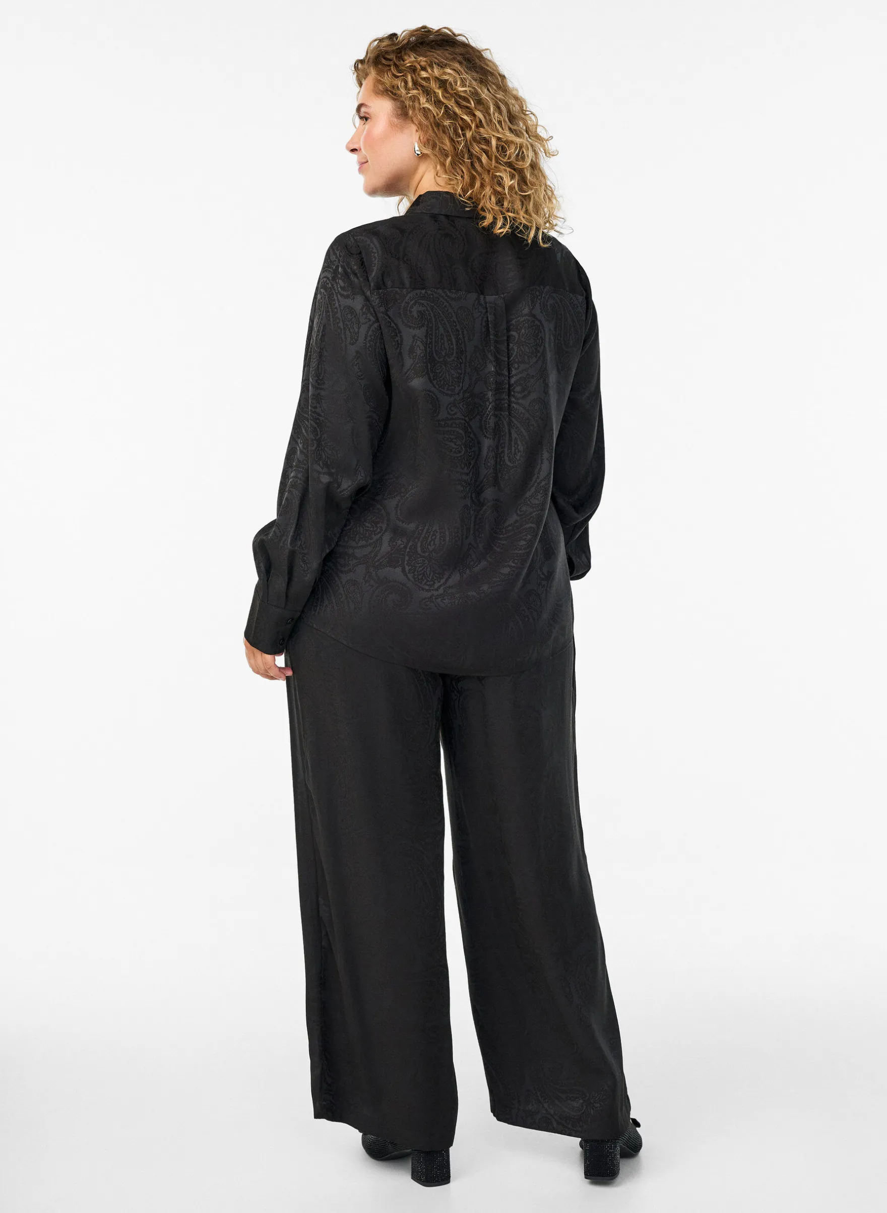 Weite Hose mit Paisleymuster und hoher Taille