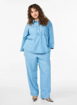 Weite Jeans mit elastischem Bund