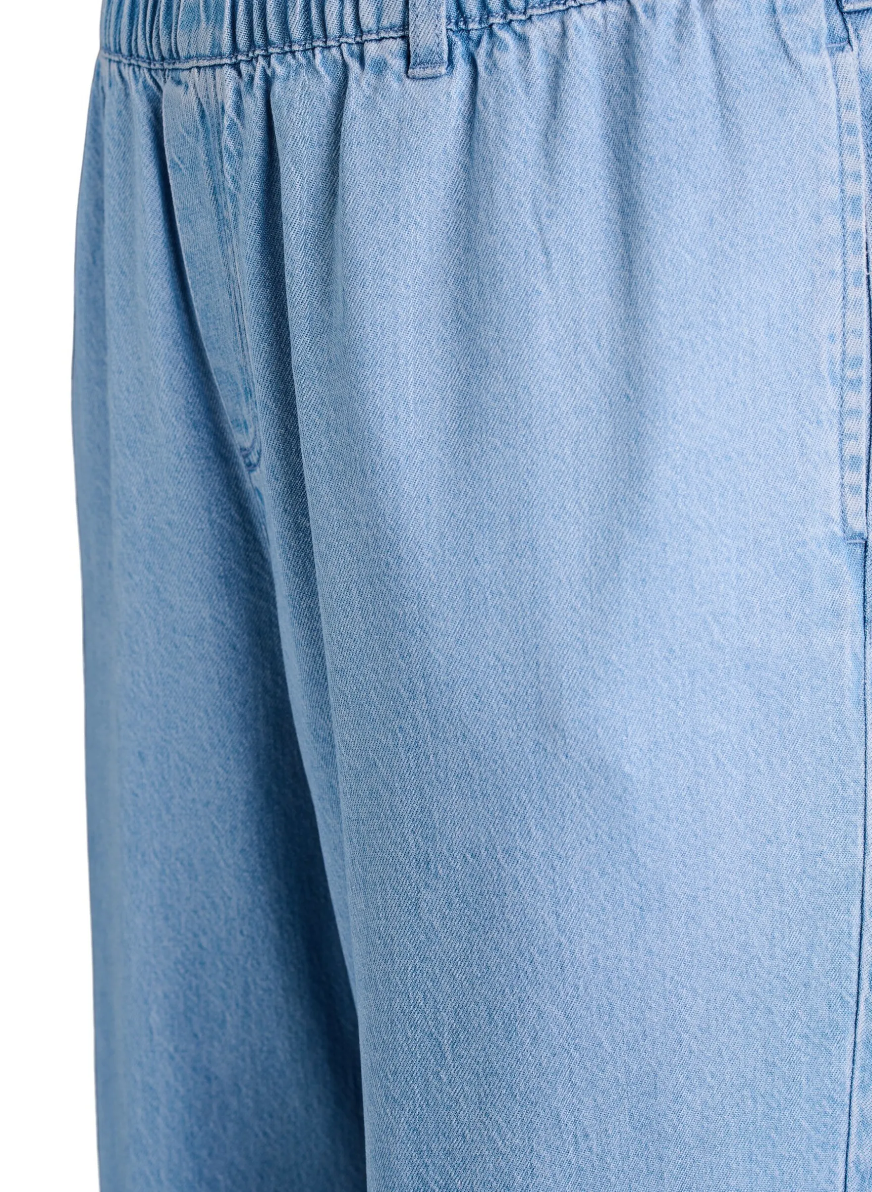 Weite Jeans mit elastischem Bund