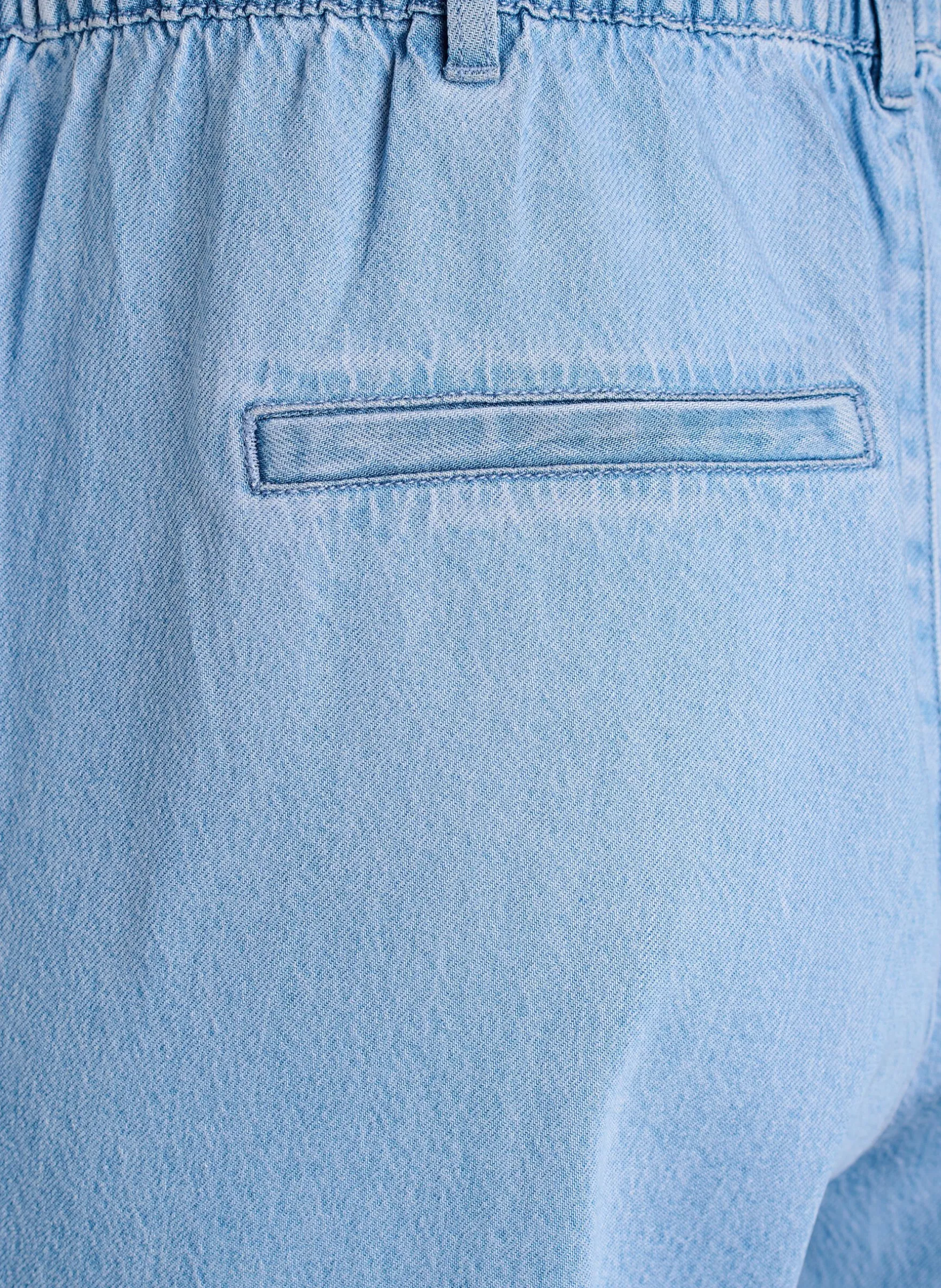 Weite Jeans mit elastischem Bund