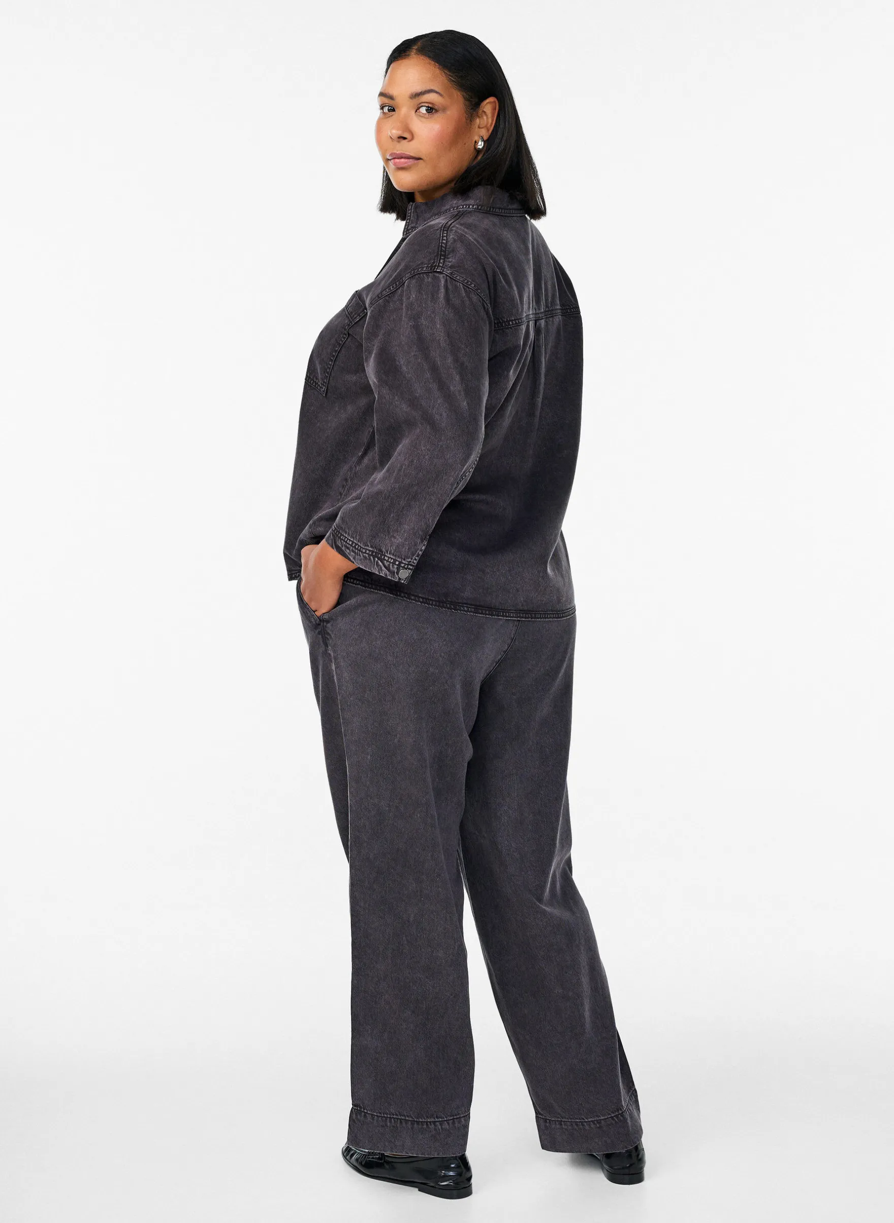 Weite Jeans mit elastischem Bund