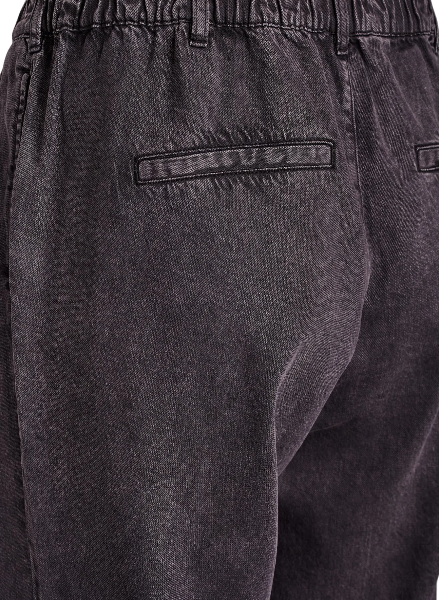 Weite Jeans mit elastischem Bund