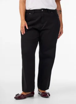 Weite Jeans mit verkürzter Länge