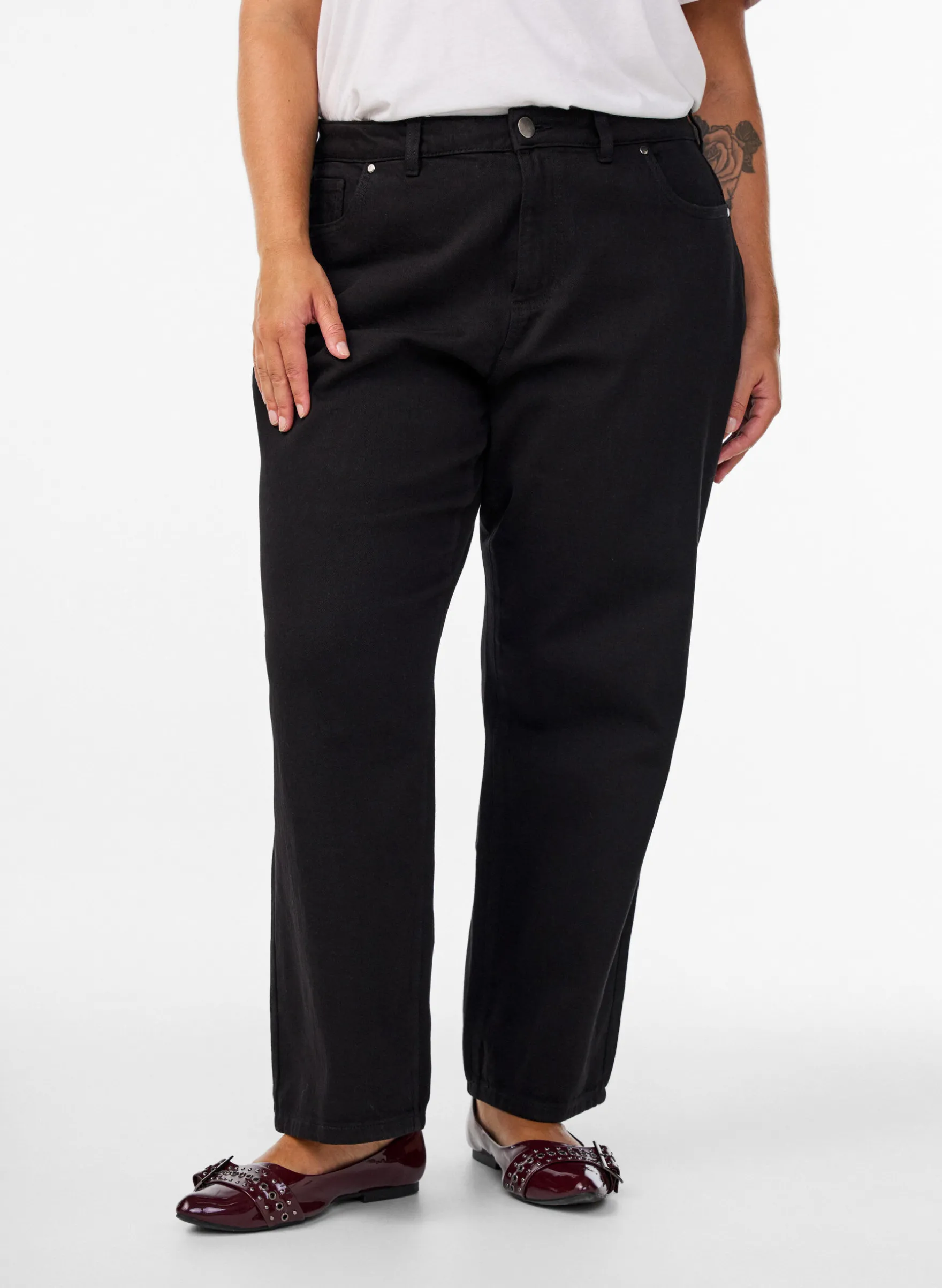 Weite Jeans mit verkürzter Länge