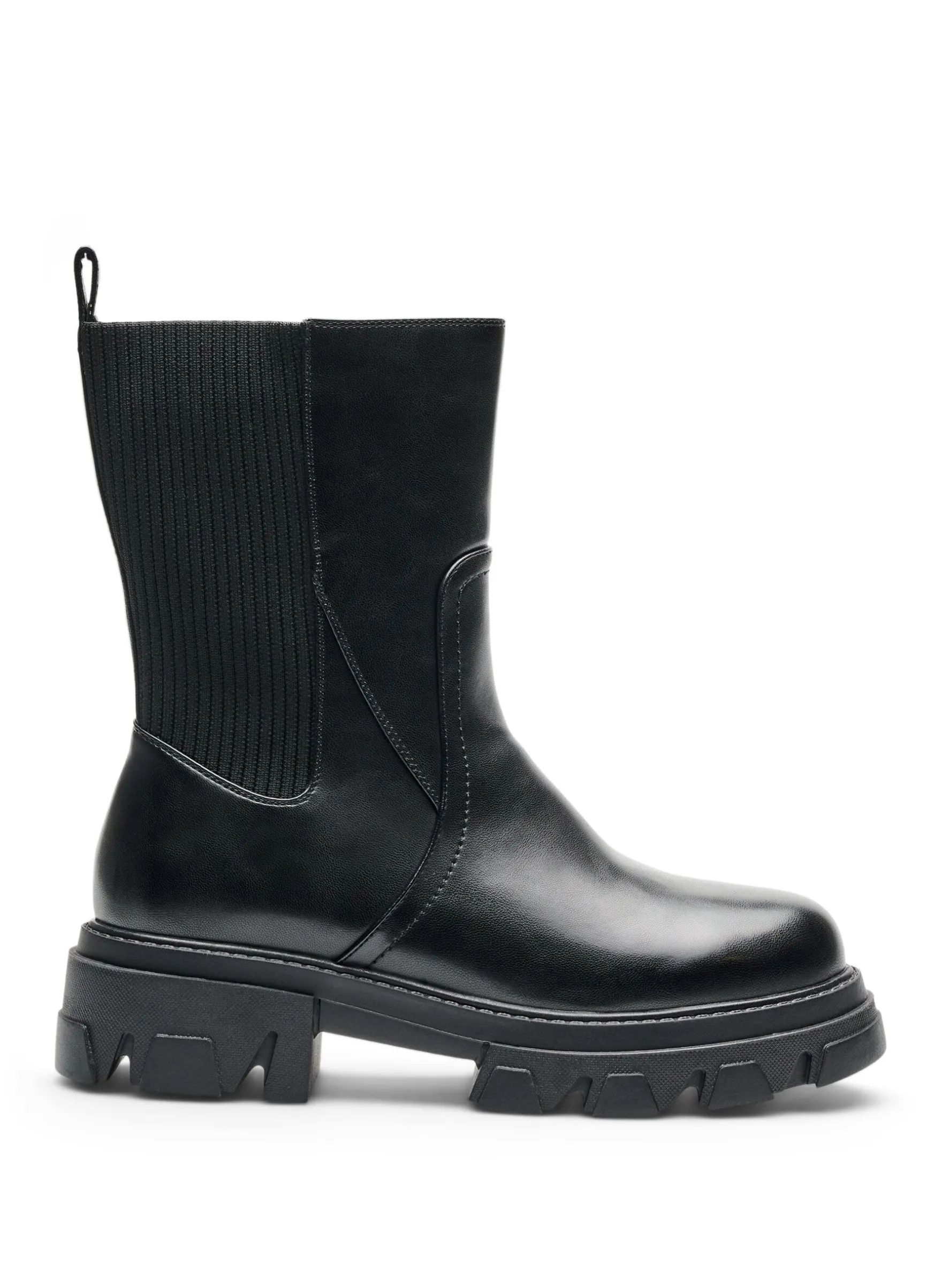 Weiter Passform - Chelsea-Boot mit chunky Sohle und gerippten Einsätzen