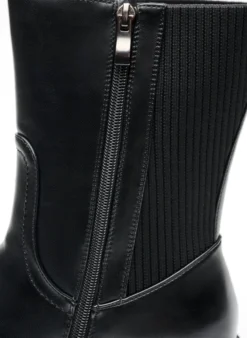 Weiter Passform - Chelsea-Boot mit chunky Sohle und gerippten Einsätzen
