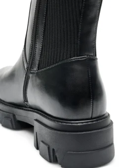 Weiter Passform - Chelsea-Boot mit chunky Sohle und gerippten Einsätzen