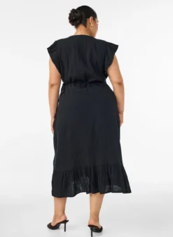 Wickelkleid aus Baumwoll-Musselin mit Rüschen